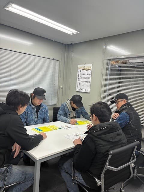 社員ミーティングの様子